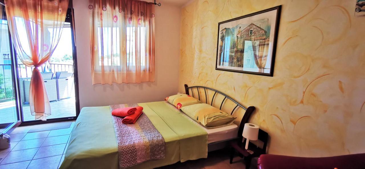 Studio Apartment Lela Ližnjan エクステリア 写真
